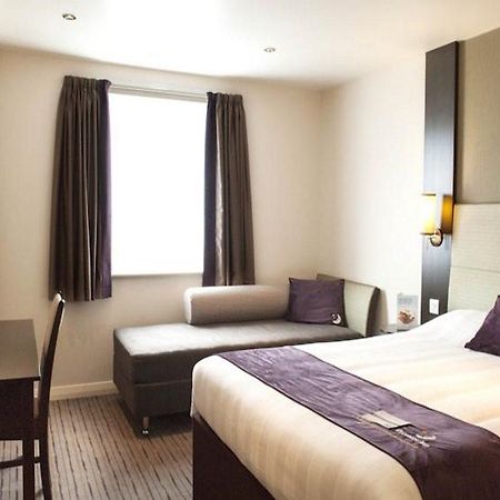 Premier Inn Premier Inn Wirral Greasby Exterior foto
