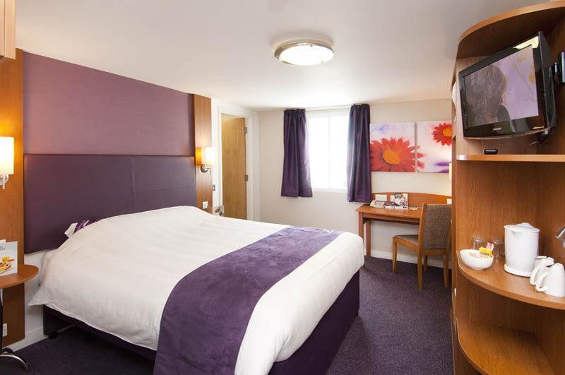 Premier Inn Premier Inn Wirral Greasby Exterior foto