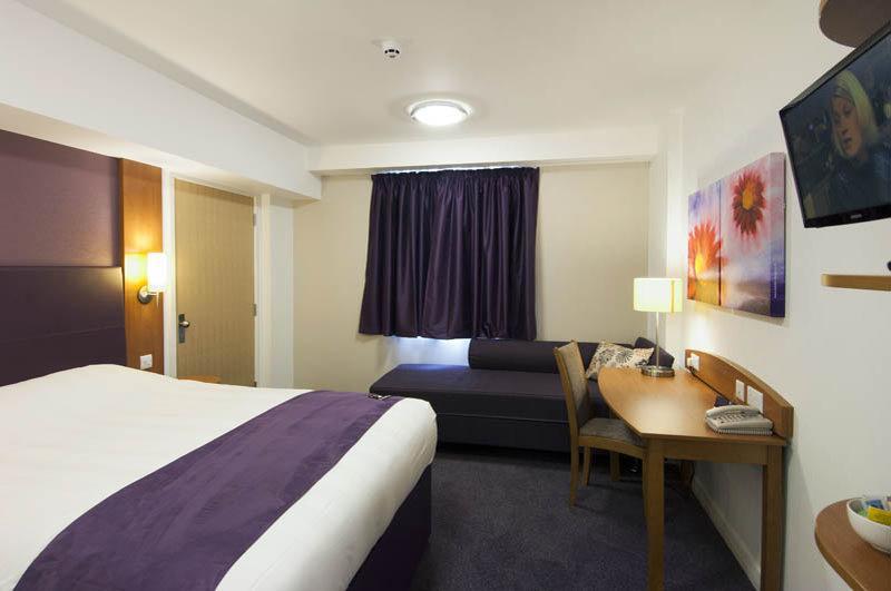 Premier Inn Premier Inn Wirral Greasby Exterior foto